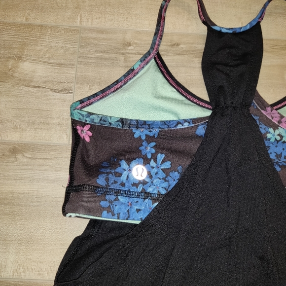 Size 4 Lululemon No limits tank - Picture 5 of 11